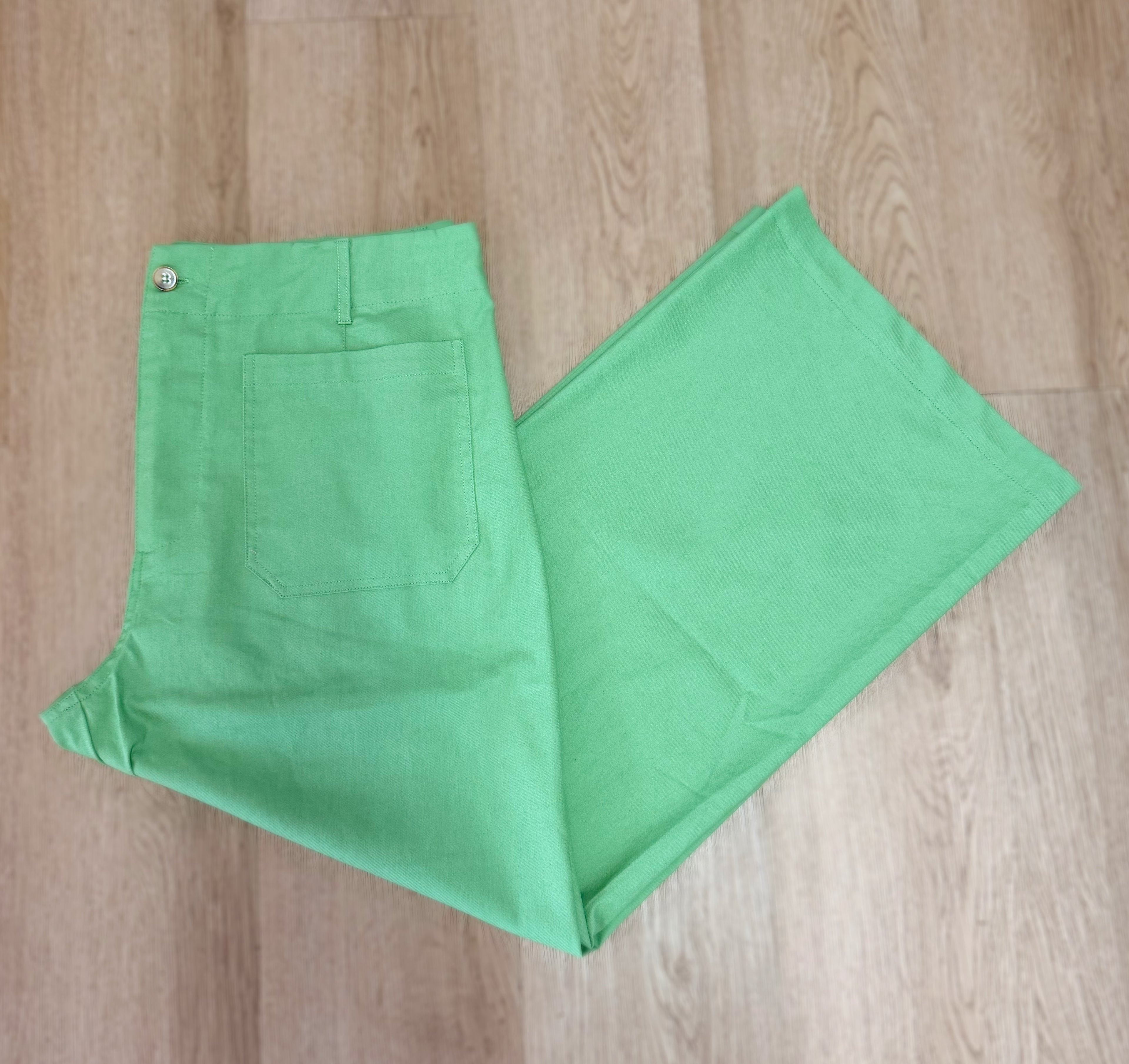 Apple Green Cropped Pants - PLUS