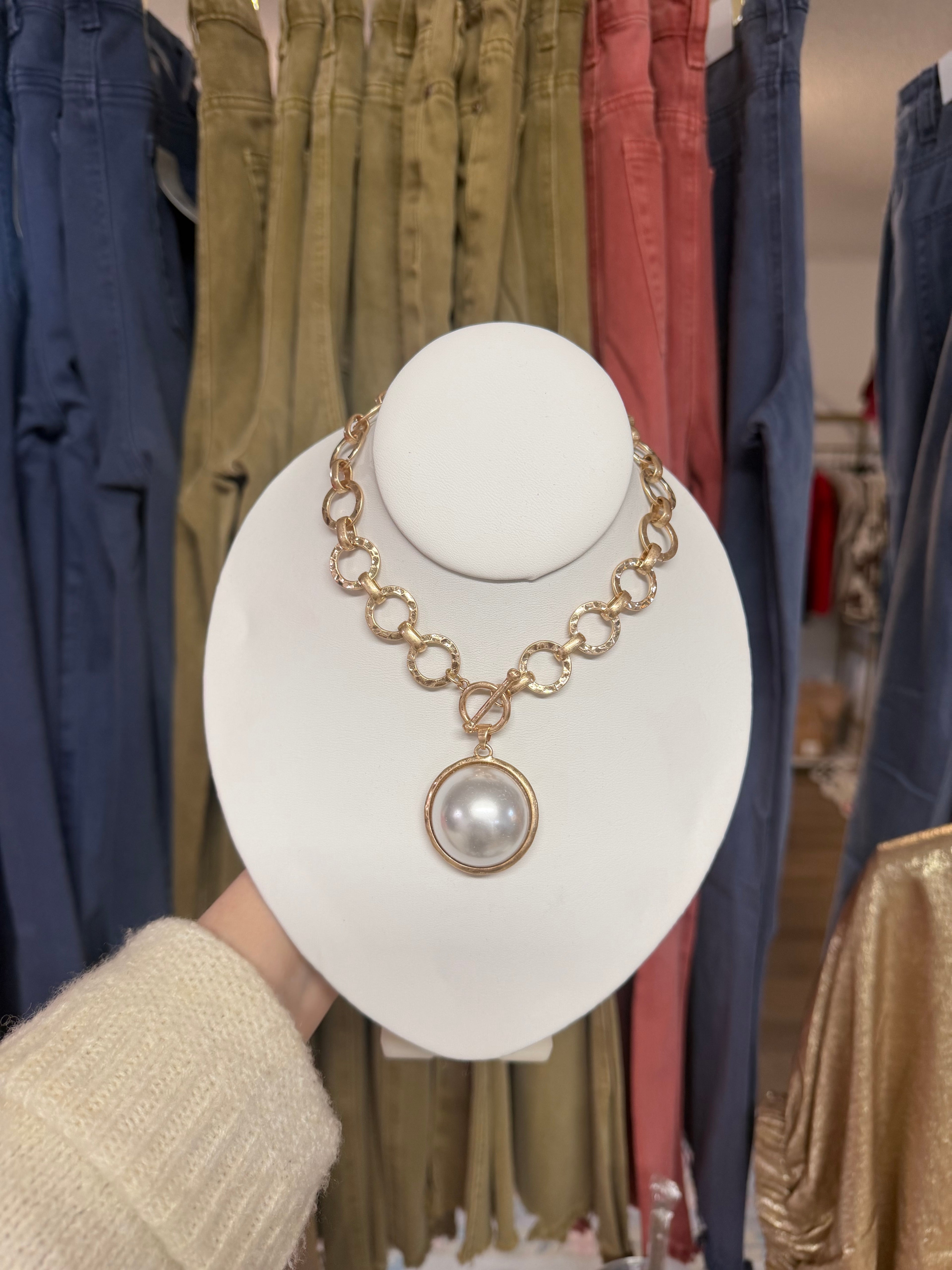 Big Pearl Pendant Necklace